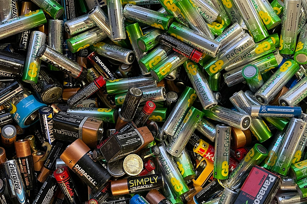 Ein Haufen verschiedener Batterien